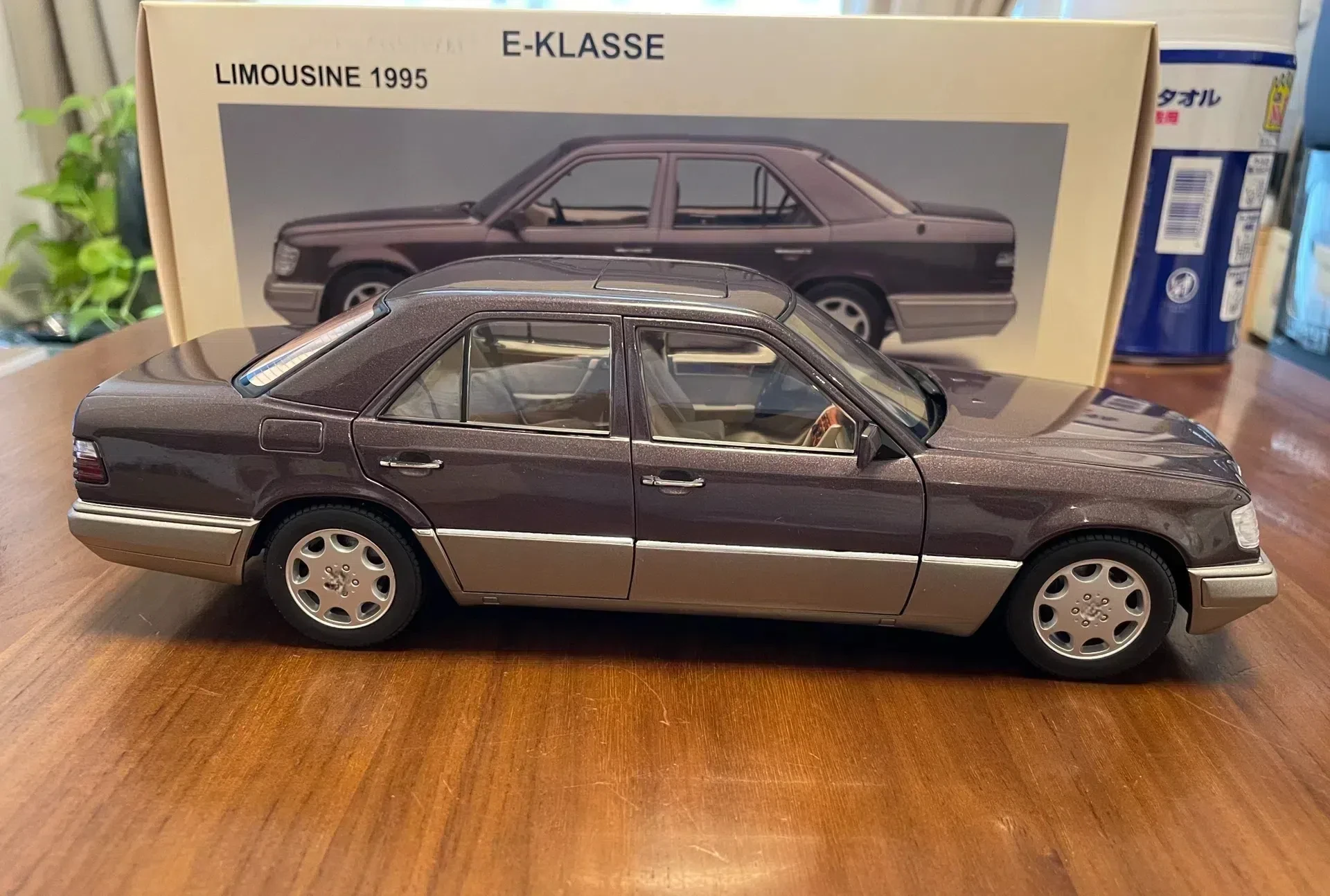 Autoart 1:18 E320 W124 1995 Silver/Purple Simulation Limited Edition All Open Alloy Metal Static Car Model Toy Gift