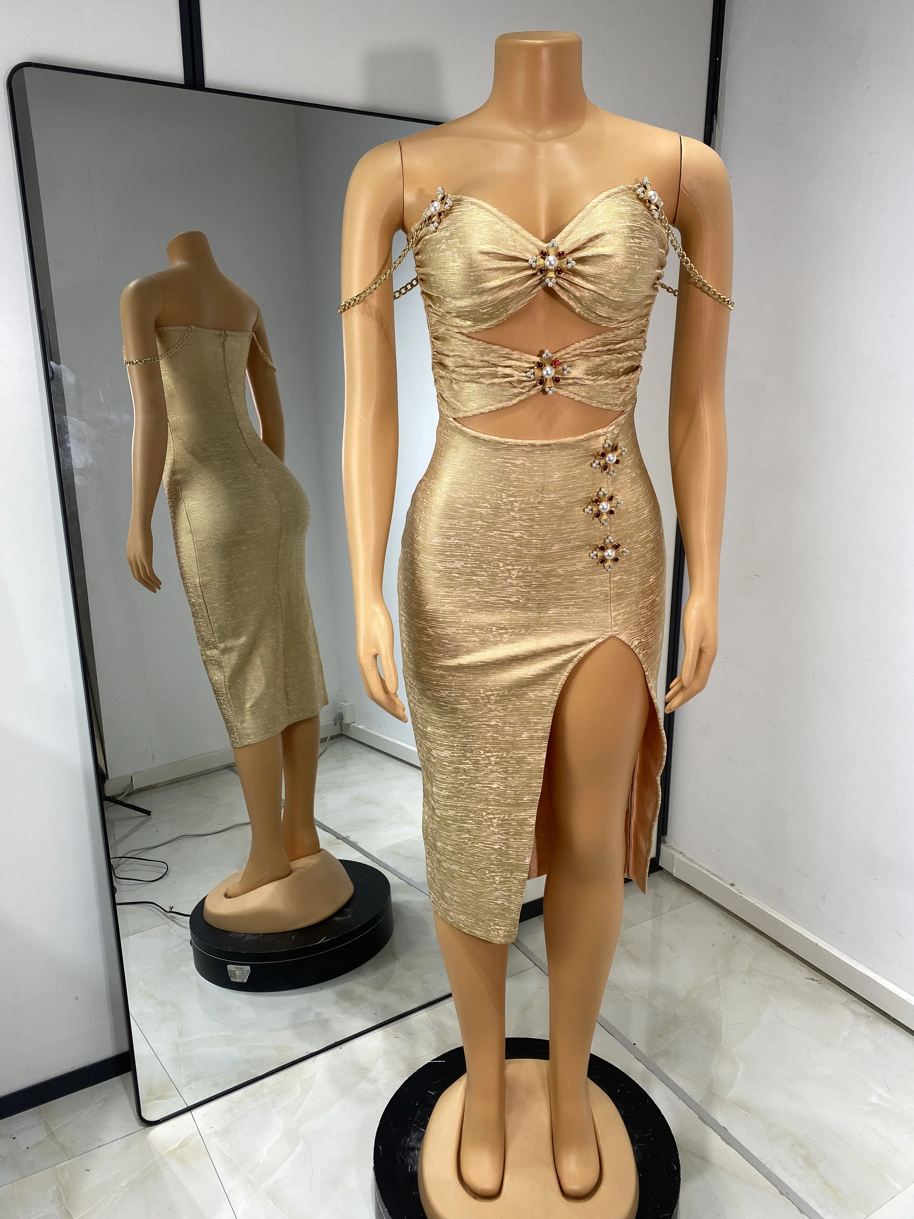 Frauen Sommer Mode Sexy Gold Kette Spaghetti Strap Cut Out Offenes Bein Bronzing Verband Kleid High Street Abend Club Party Tragen