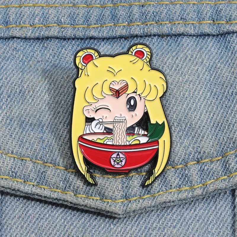 Bonito marinheiro lua pino emblemas dos desenhos animados anime figura tsukino usagi chibiusa kino makoto bonito esmalte broches mochila acessórios