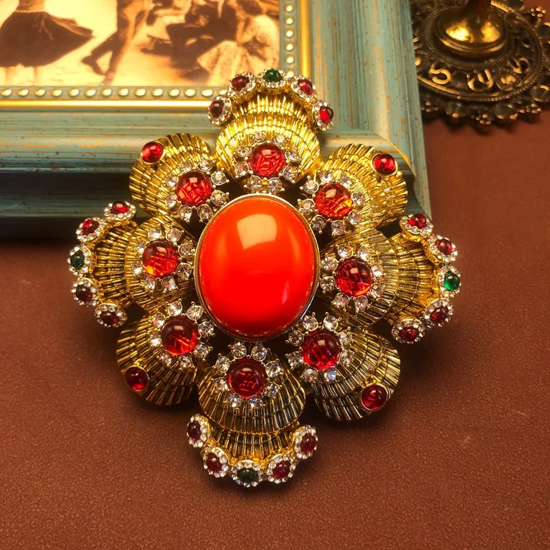 Retro Palace-style Corsage, Gold-plated, Elegant and Diamond-encrusted Double-layer Three-dimensional Design Flower Brooch