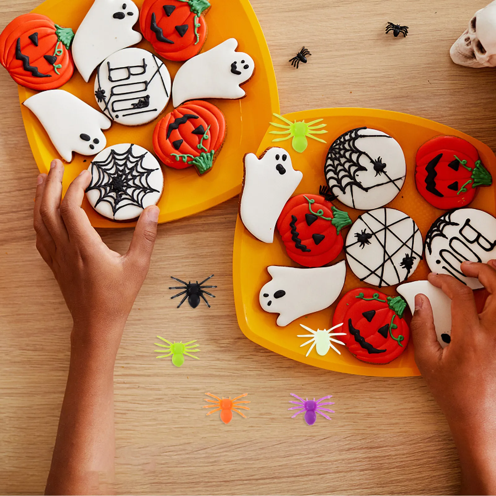 200Pcs Simulation Plastic Fake Spider Halloween Decorations Party Scary Prank Fake Spider Prop Halloween Scene Supplies
