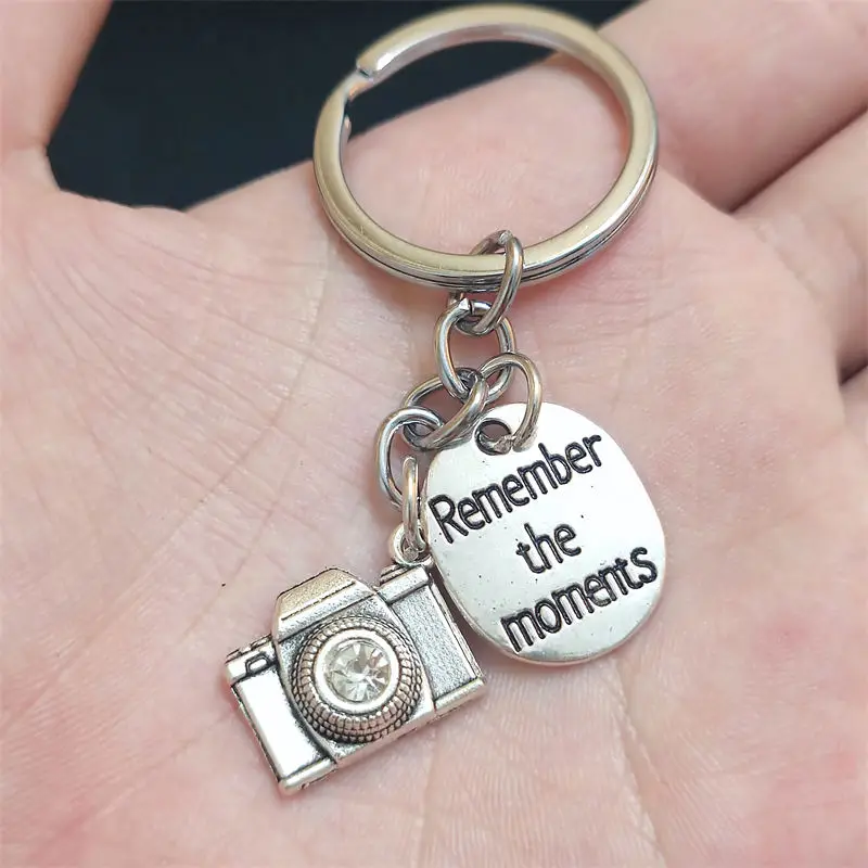 Unique Keychain Remember The Moment Keyring Camera Cameraman Pendant Women Man Jewelry Accessories Friend Gift