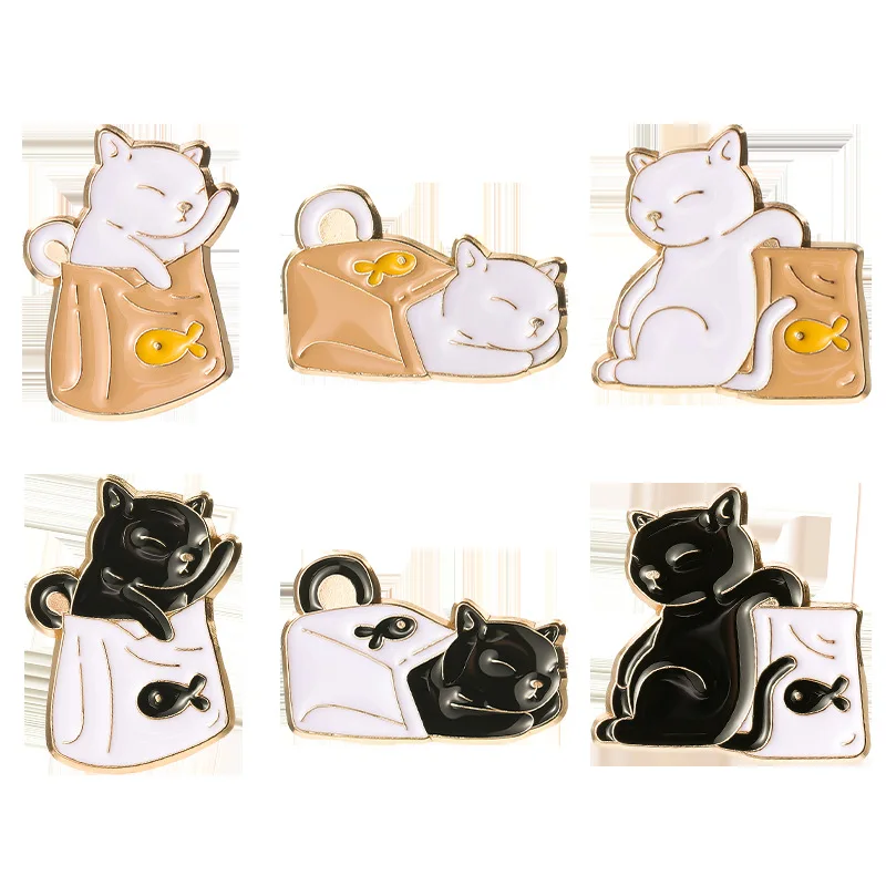 Bros kucing kartun dengan ransel Pin Enamel Pin Lapel lucu Anime bros wanita Jeans lencana bros untuk pakaian lencana potong