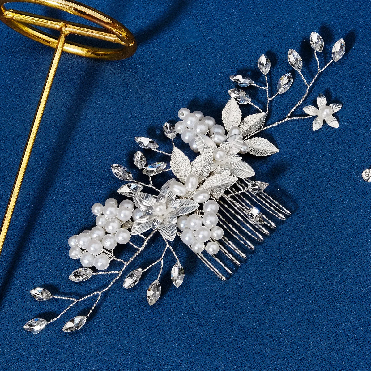 Neuer Haarkamm aus Silberlegierung, handgefertigte Perlen, Strasssteine, modischer Metall-Kopfschmuck, elegantes Haarschmuck-Accessoire für Frauen – Detail 3