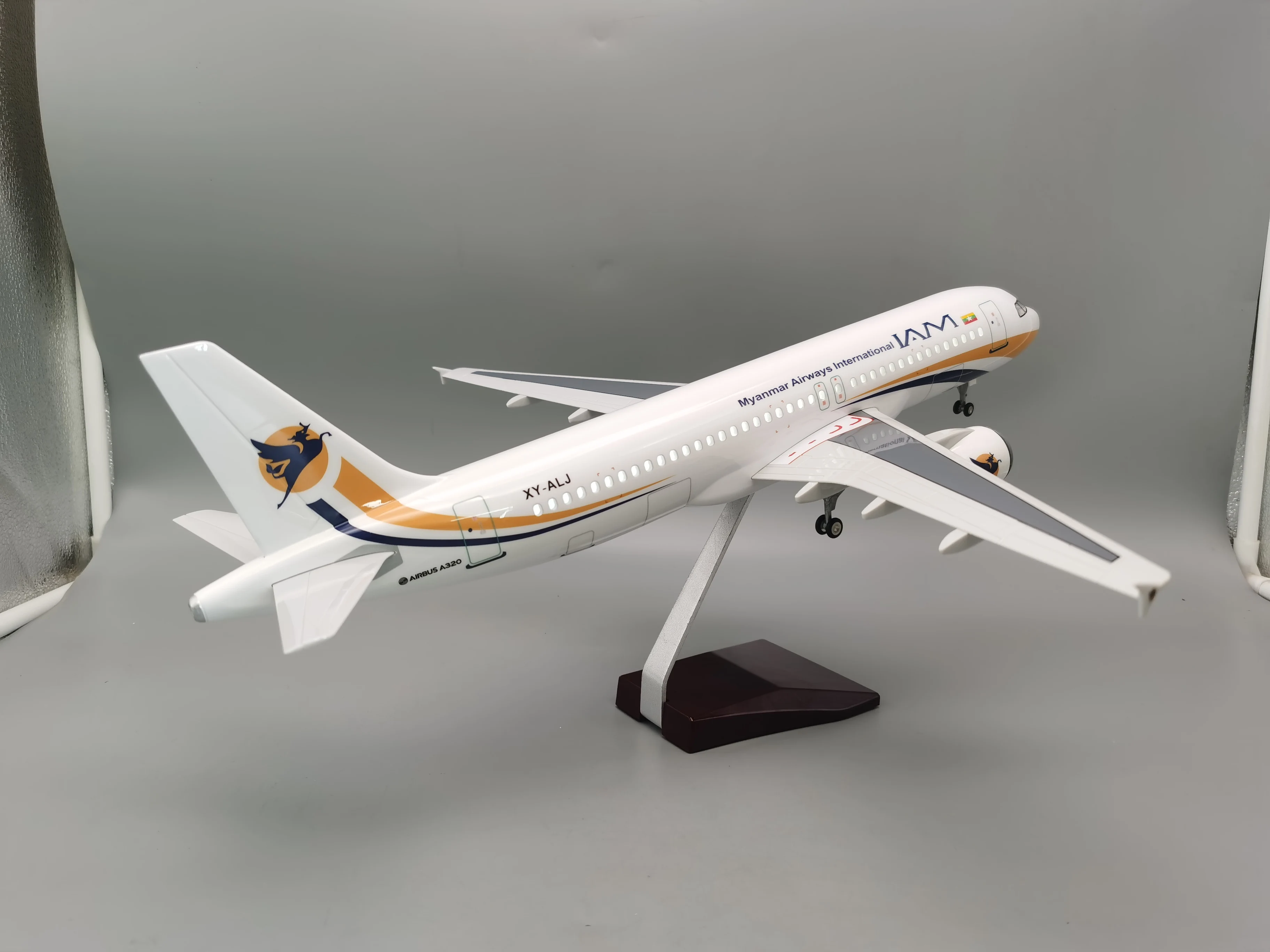 Avião a320 neo myanmar airline, escala 1/80, 47cm, 320, modelo de luz com trem de pouso e luzes, avião de brinquedo de resina para crianças