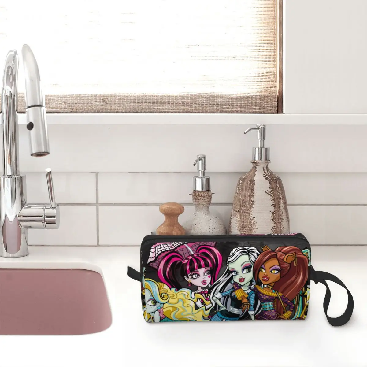 Cute Monster High Girl Makeup Bags Draculaura Toiletry Cosmetic Bag Trend Waterproof Makeup Organizer Case