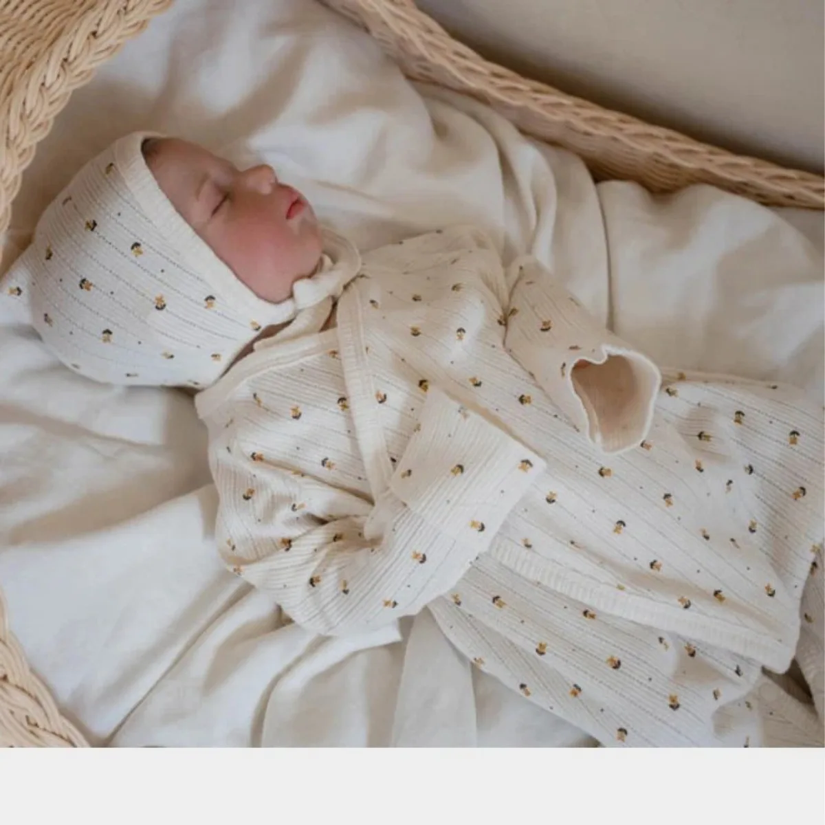 

Newborn Clothes Class A Cotton Monk Clothes Baby Retro Floral Windproof Sleeves Jumpsuit Baby Autumn Shawl Rompers