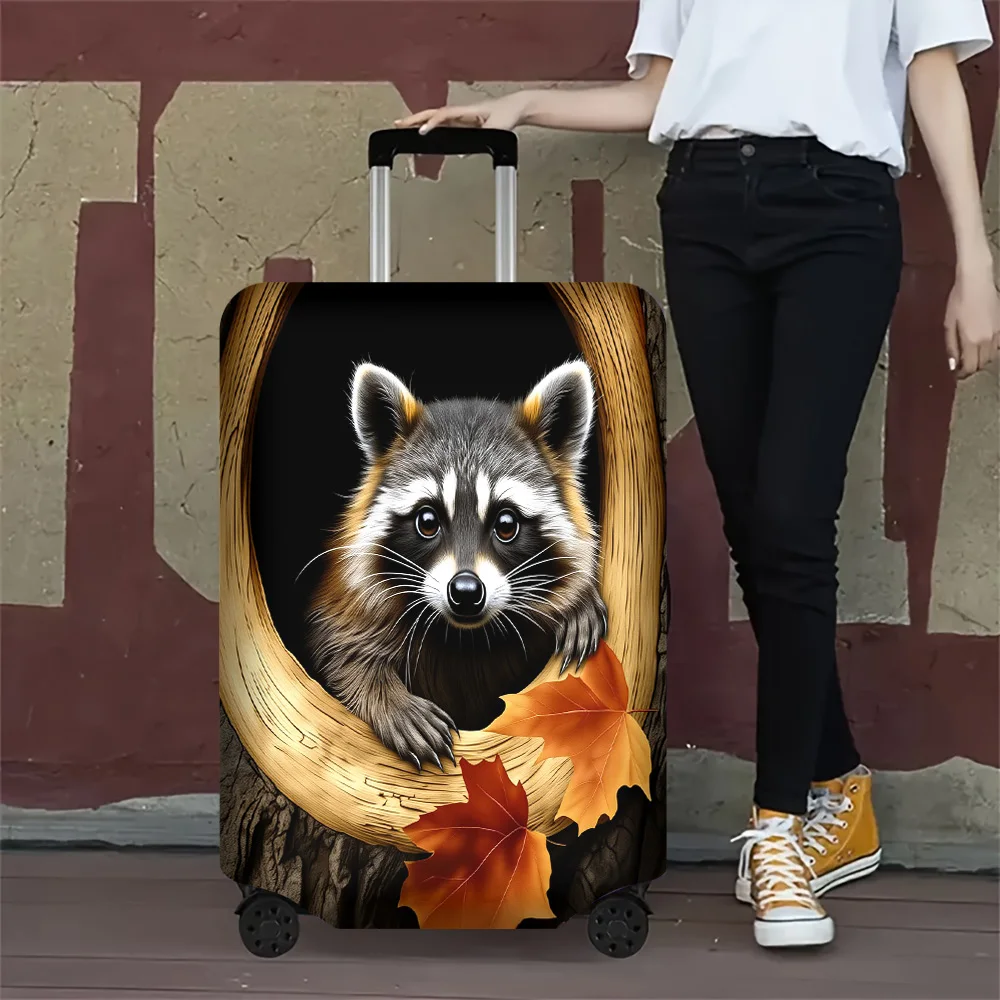 1 Stück niedlicher Gepäckschutz mit Waschbär- und Herbstblatt-Druck. Passend für Koffer von 18 bis 32 Zoll; Schützt Ihr Gepäck effektiv.