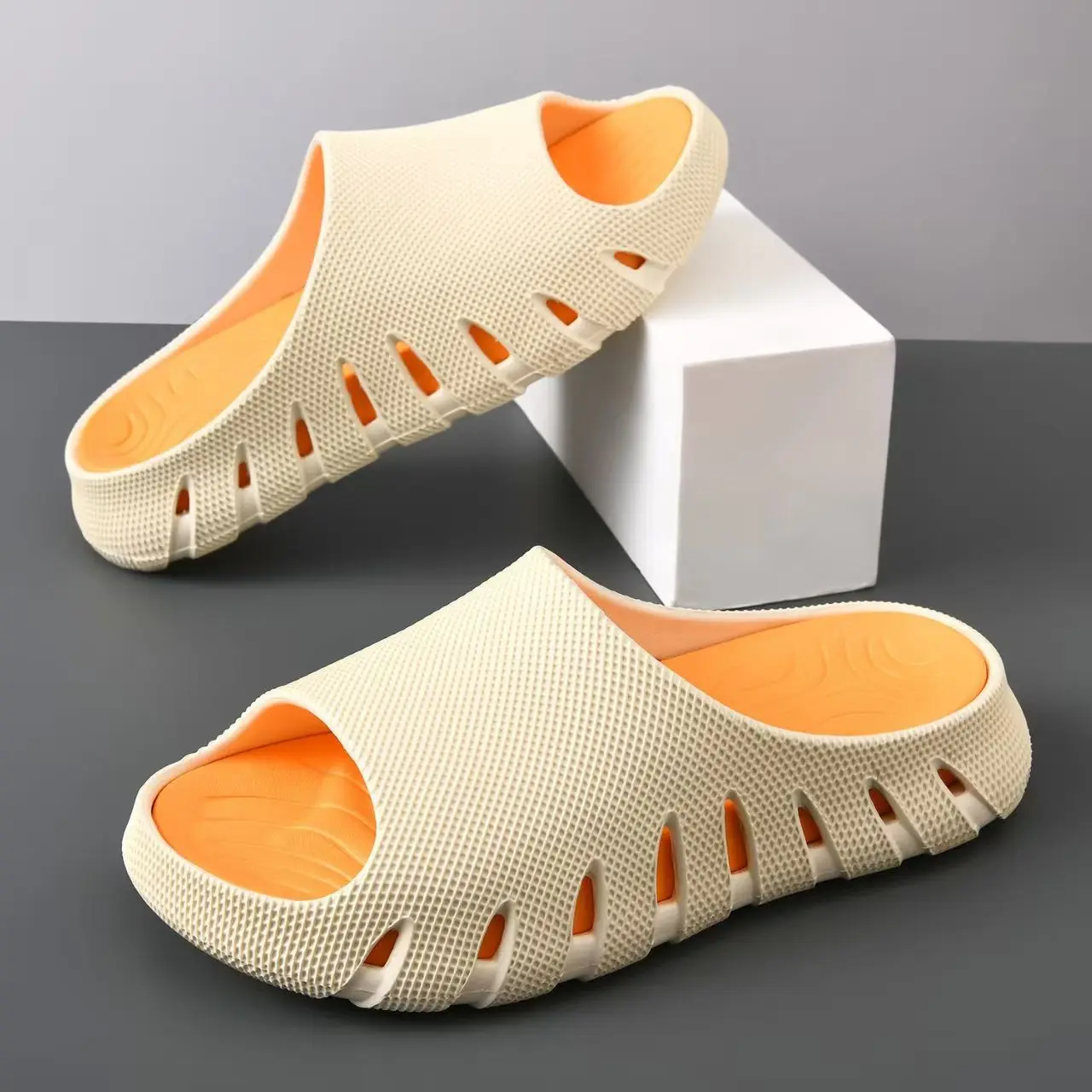 

Men's Summer New One Word Casual Sports Slippers Injection Molding Lightweight Non slip Home Slippers Outdoor Beach Slippers