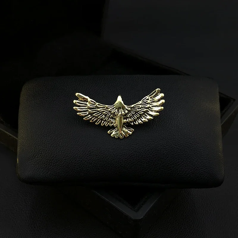 

Retro Bird Brooch Small Suit Neckline Corsage Men Coat Flying Animal Hawk Badge Lucky Gifts Jewelry Clothing Accesories Pins1658