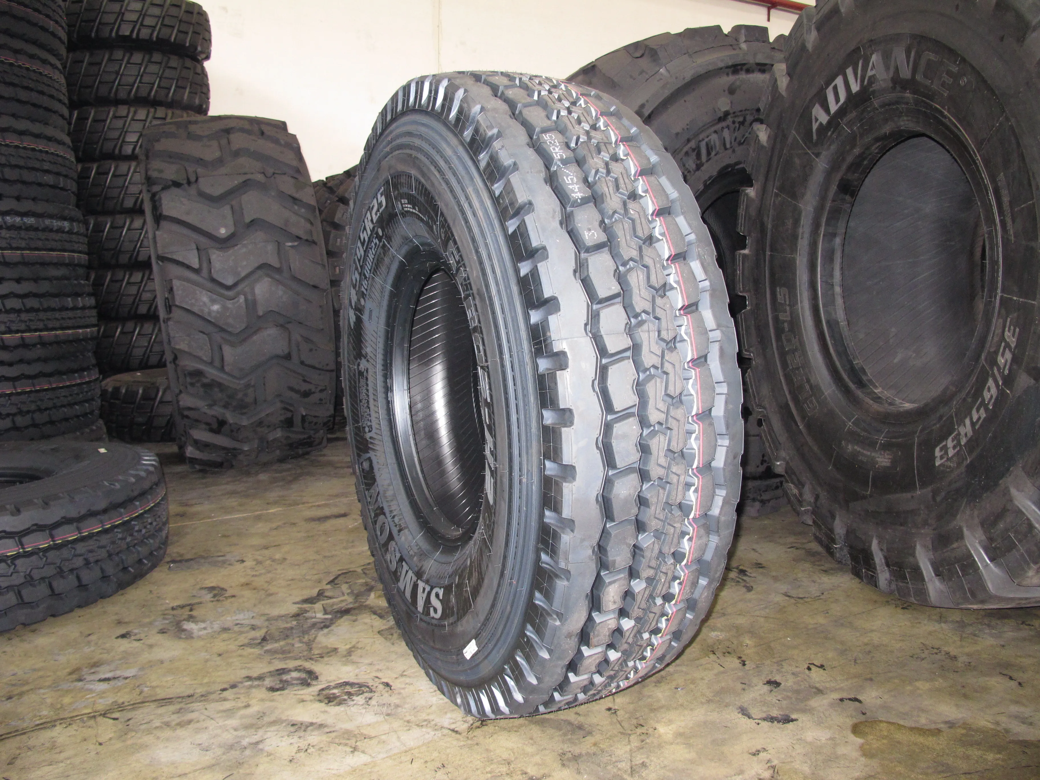 

Truck Crane Tires 445/95R25 GLB05 TL H2,1S 174F ADVANCE OTR Radial Tube Tires New Condition China