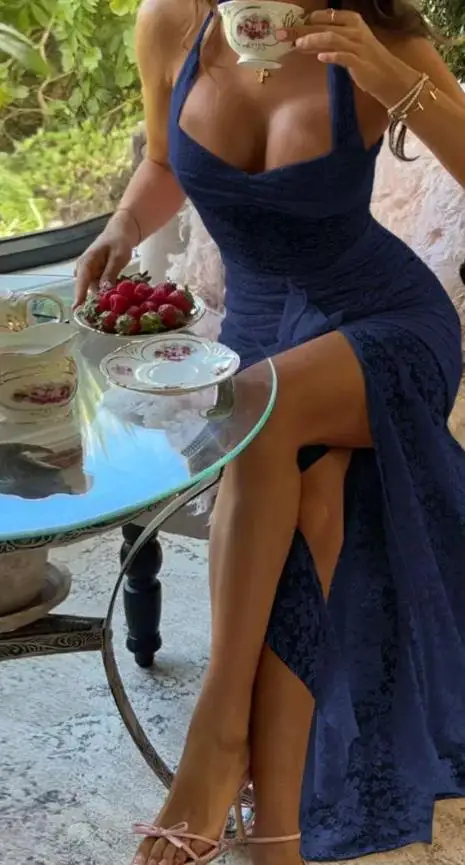 

Summer New Elegant and Sexy Vacation Style Crochet Lace Perspective Design V-Neck Ruffle Edge Splicing Hip Hugging Neck Dress