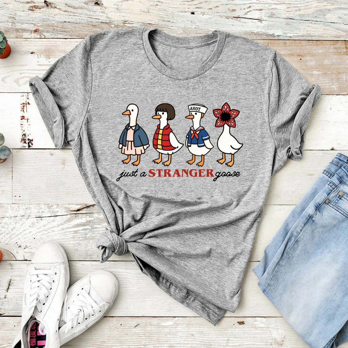 2026 - A unique pattern of male and female chickens, ducks and geese T-shirt. Women's short-sleeved T-shirt top.