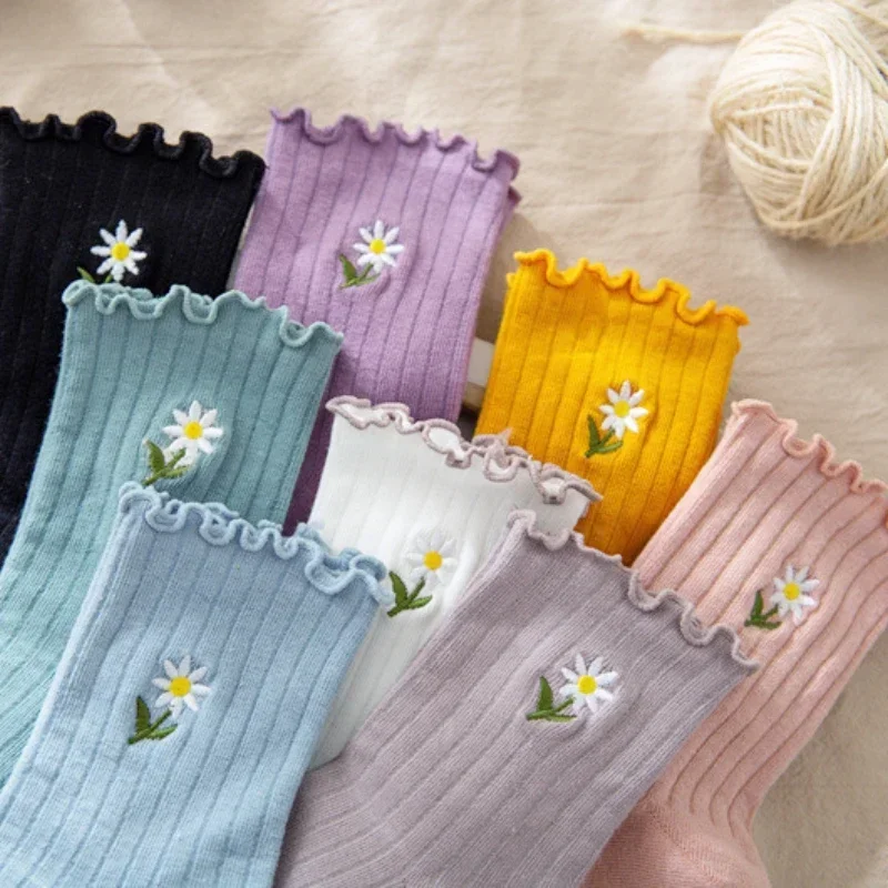 

2024 Japanese women's tube socks fungus-side flower embroidery socks vertical stripes pile harajuku women socks