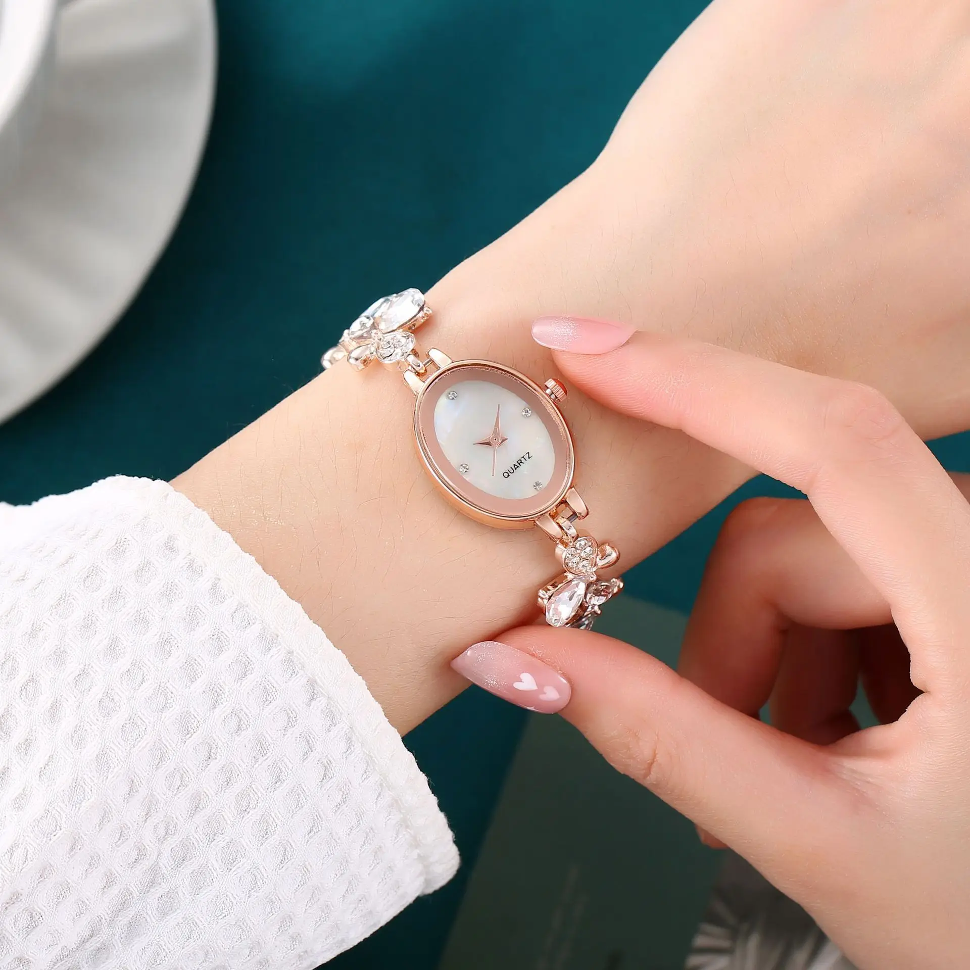 Exquisite Rhinestone Butterfly Ladies Watch Fashion Alloy Strap Diamond Oval Women Casual Quartz Wristwatch Bracelet 시계