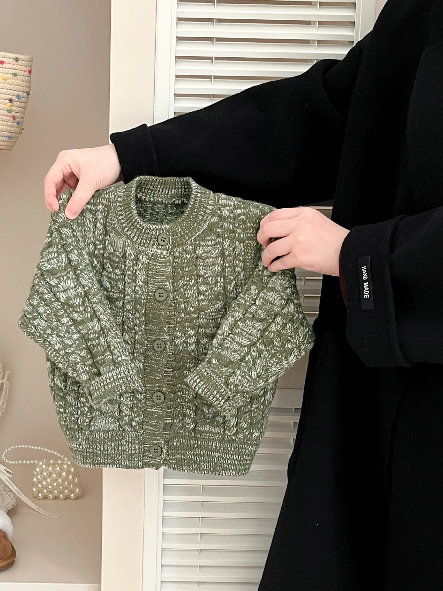 เสื้อคาร์ดิแกนถักไหมพรมสไตล์เกาหลีสำหรับเด็กผู้หญิง เสื้อผ้าแฟชั่นฤดูใบไม้ร่วงฤดูหนาว คอกลม แขนยาว