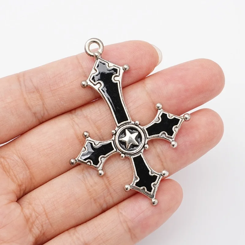 5 piezas de colgantes de aleación con borde plateado gótico y cruz de estrella de imitación de esmalte negro para collares, pulseras y suministros de fabricación de joyas DIY