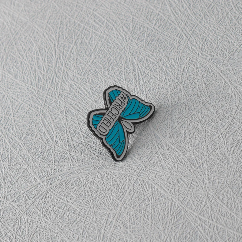 Game Life Is Strange Adventure Brooch Enter the Swirl Metal Badge Men\'s Backpack Pin Denim Jacket Hat Accessory Friend Gift