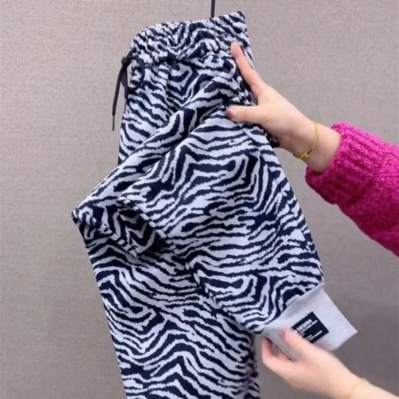 Рисунок 6 - Повседневные брюки с принтом зебры