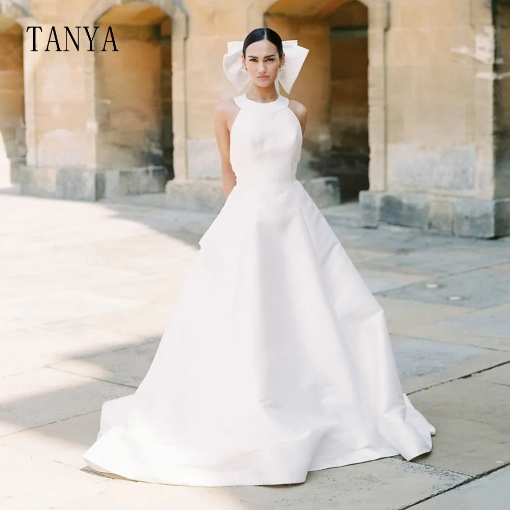 Elegant Wedding Dress O Neck Satin A Line Backless Bridal Photoshoot Dress Sleeveless Sweep Train Classic Bridal Gown TSWD281