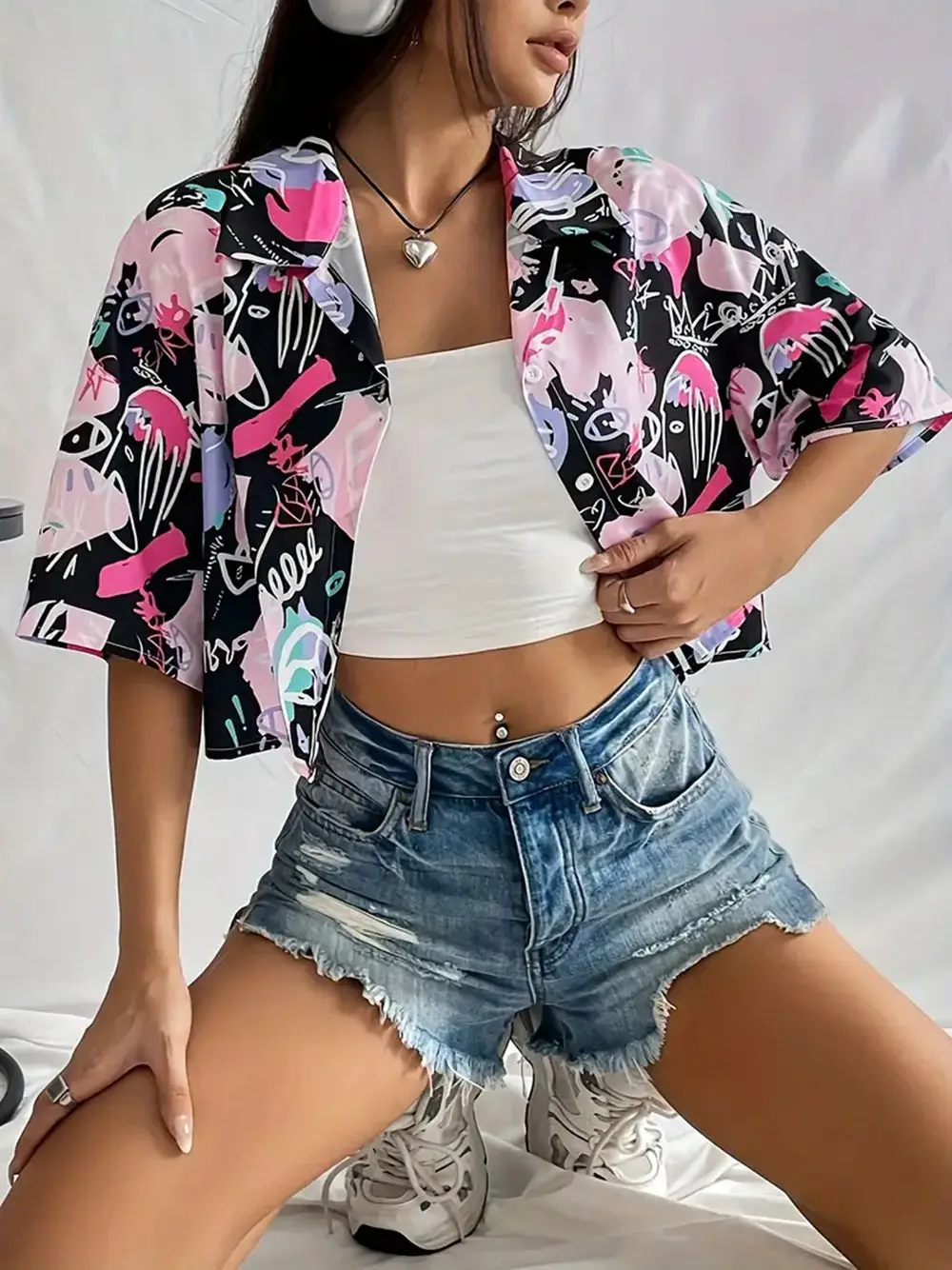 Graffiti Style Women\'s Lapel Shirt Summer New Vacation Casual Fashion Short Shirt 3D Printing Process Loose And Comfortable