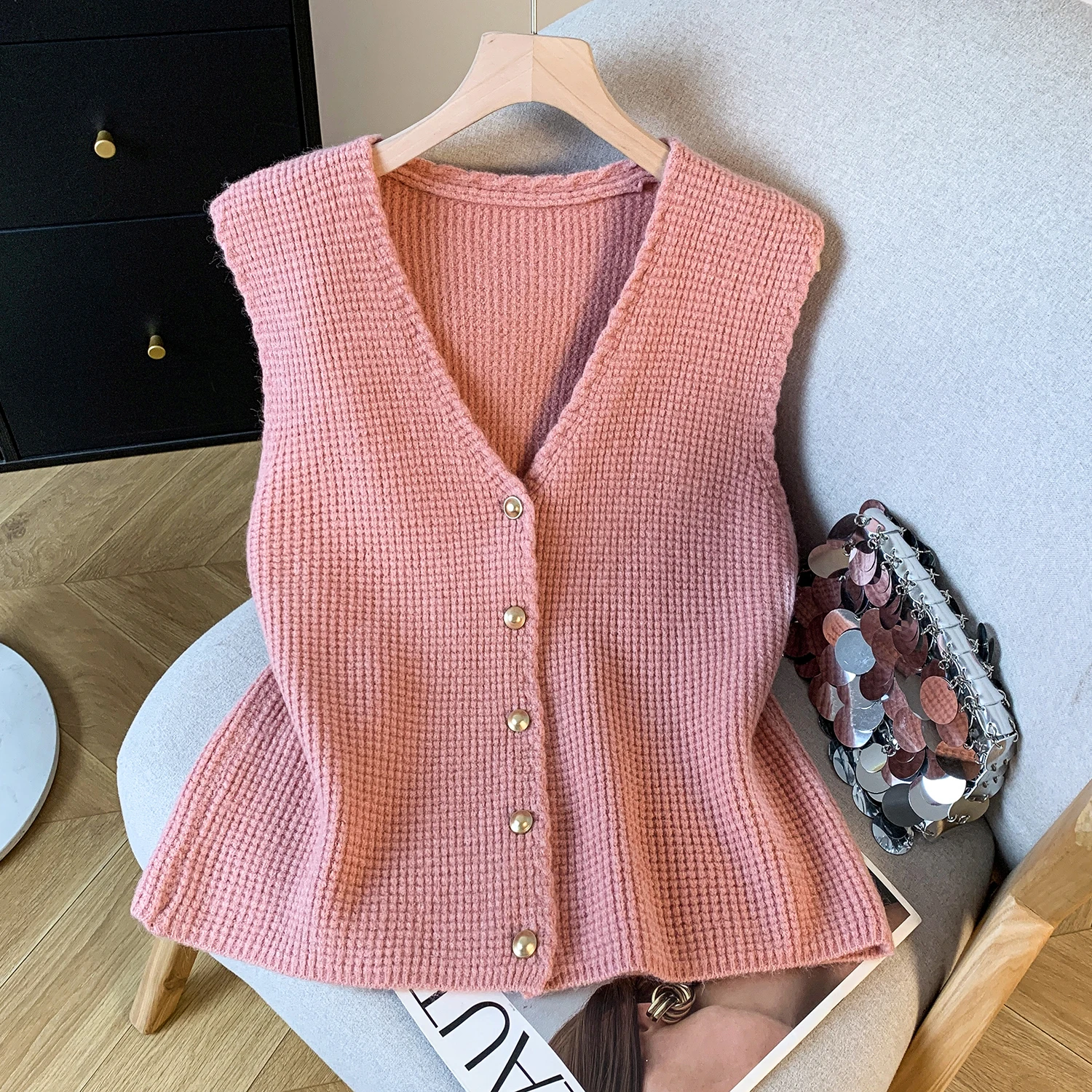 Nieuwe Collectie Slim Fit V-Ne Metalen Enkele Knop Svel Gebreide Vest Top Dunne Sle Faionable Dames Trui Bovenkleding