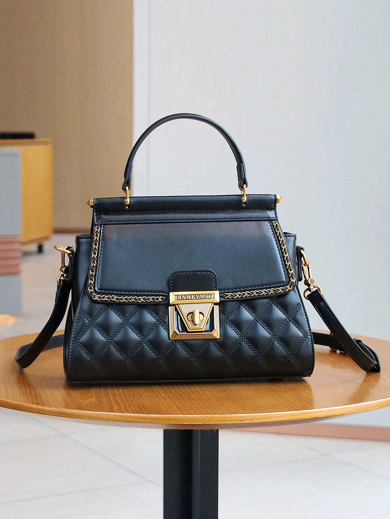 

2026 new trend rhombic handbag niche design light luxury small bag advanced texture foreign style large capacity commuter should