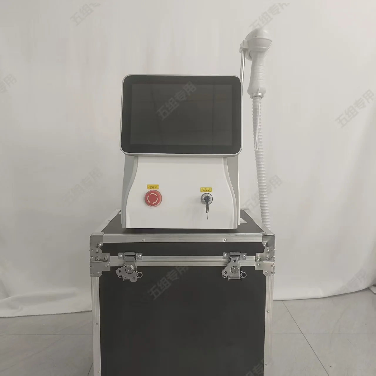 

Diode Laser Hair Removal Professional Machine 4000W TitaniumNewest Ice Platinum Titanium 755nm 808nm 1064nm 3 Wavelength