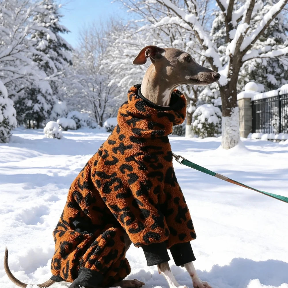 Brauner Fleece-Leopardenmantel für kleine, mittelgroße und große Whippets, 4-beiniger warmer Pullover für Windhunde, dicker Winter-Schlafanzug für Salukis – Detail 2