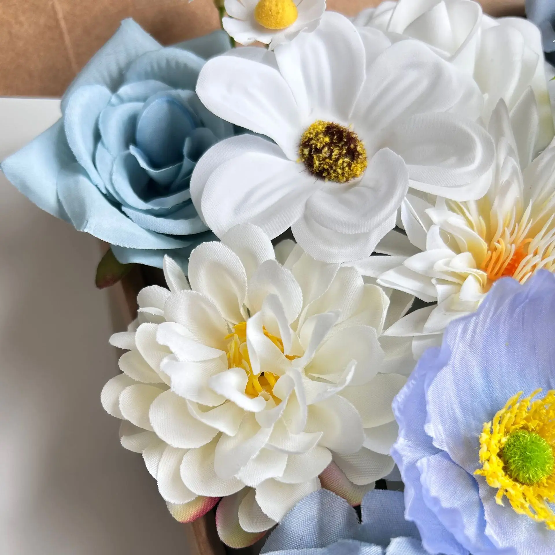 LH456 الزهور الاصطناعية عبر الحدود ربيع جديد محاكاة زهرة لتقوم بها بنفسك هدية صندوق زهرة يده زهرة الزفاف الديكور