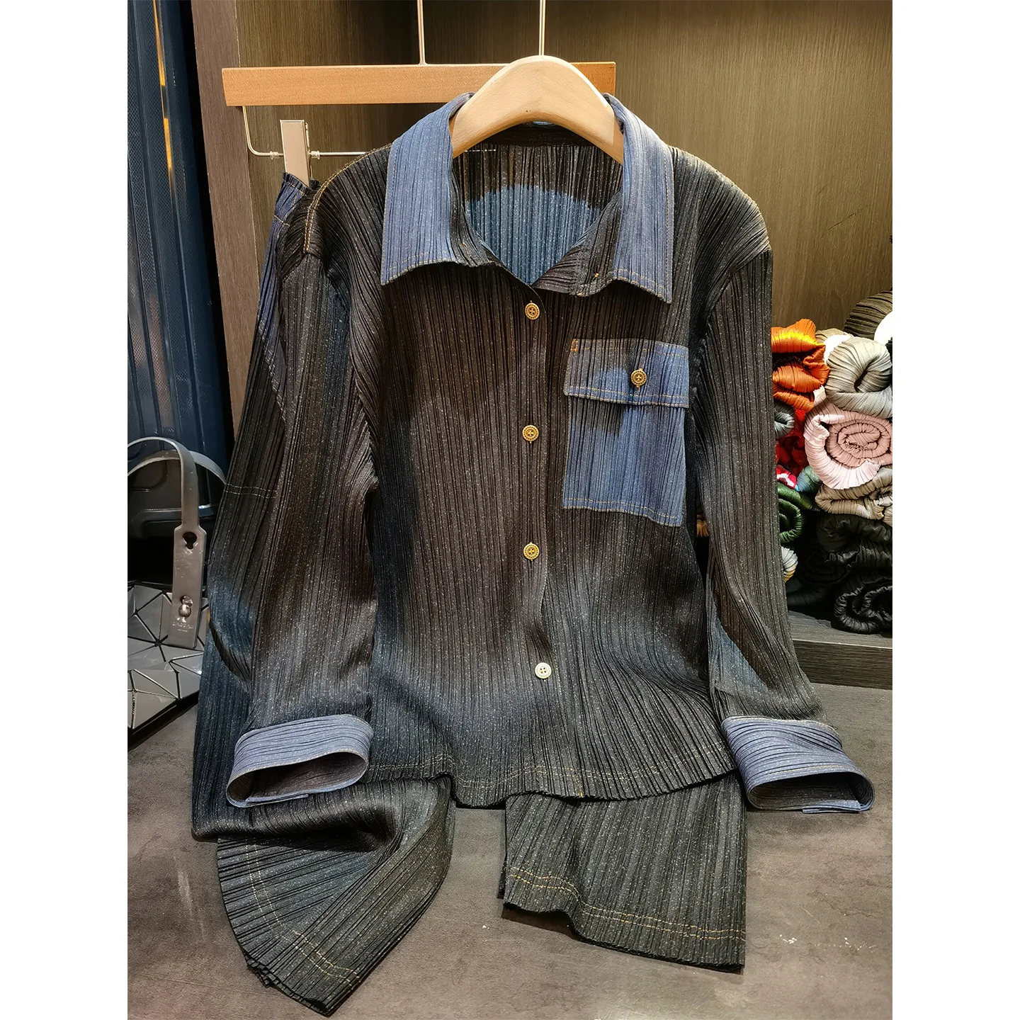 

Miyake Pleated Design Sense Pleated Denim Shirt Suit New Loose Long-sleeved Single-breasted Top Wide-leg Pants Two-piece Female