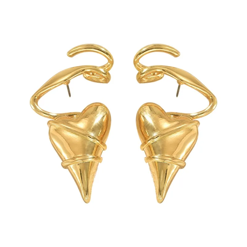 

Cross border sexy, sweet, heart shaped, high-end earrings, party banquet, hip-hop, gold ear studs, clothing accessories