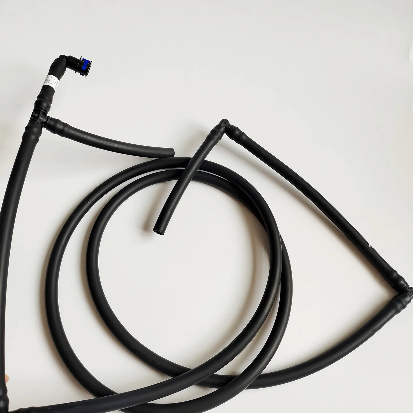 Picture 4: For Audi 2009-2011 A6L C6 Headlight Washer Hose