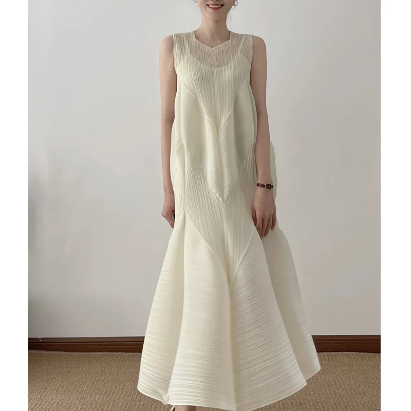 

2022 Summer Women's V-Neck White Party Fishtail Dress Miyak folds Fashionable large size slim sleeveless mid-length bud dress