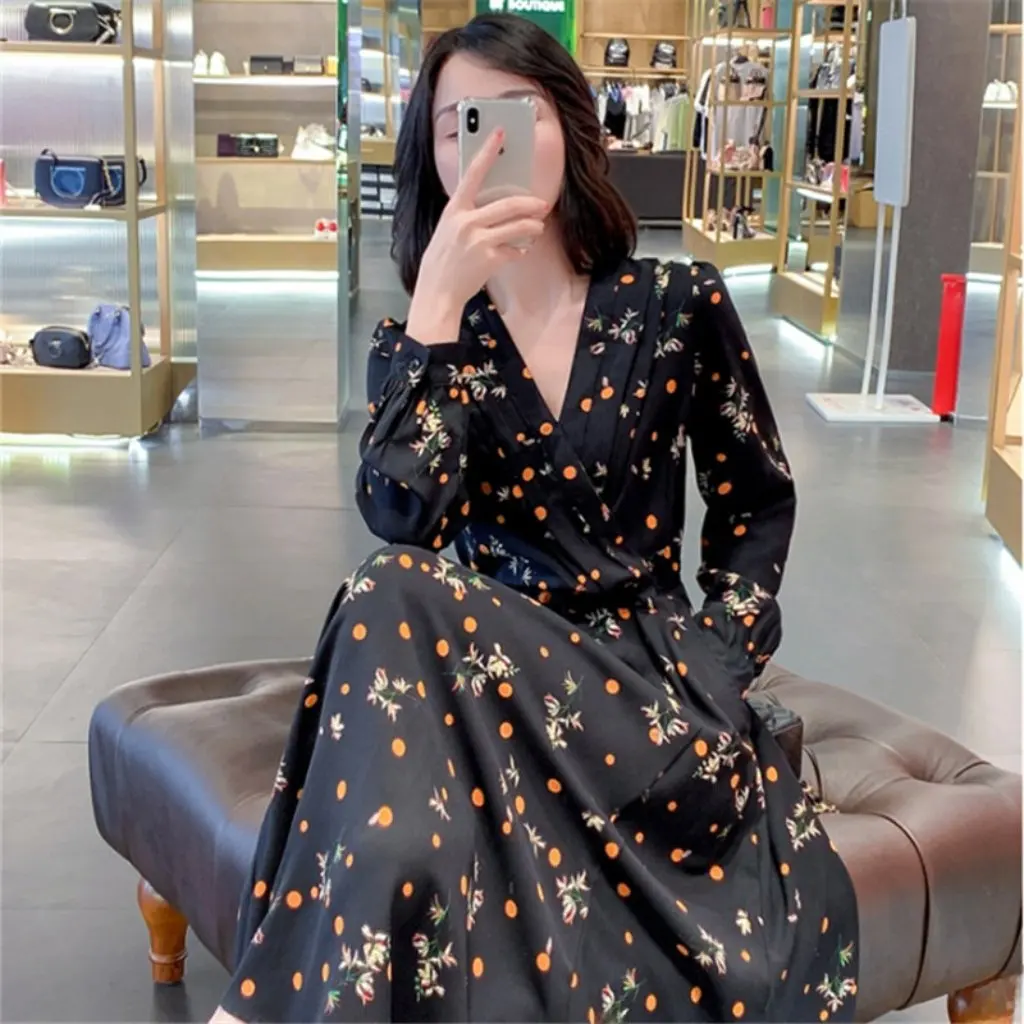 Falda adelgazante de talla grande para mujer, vestido de otoño de estilo coreano que cubre el vientre, diseño de diosa del temperamento, moda de reducción de edad