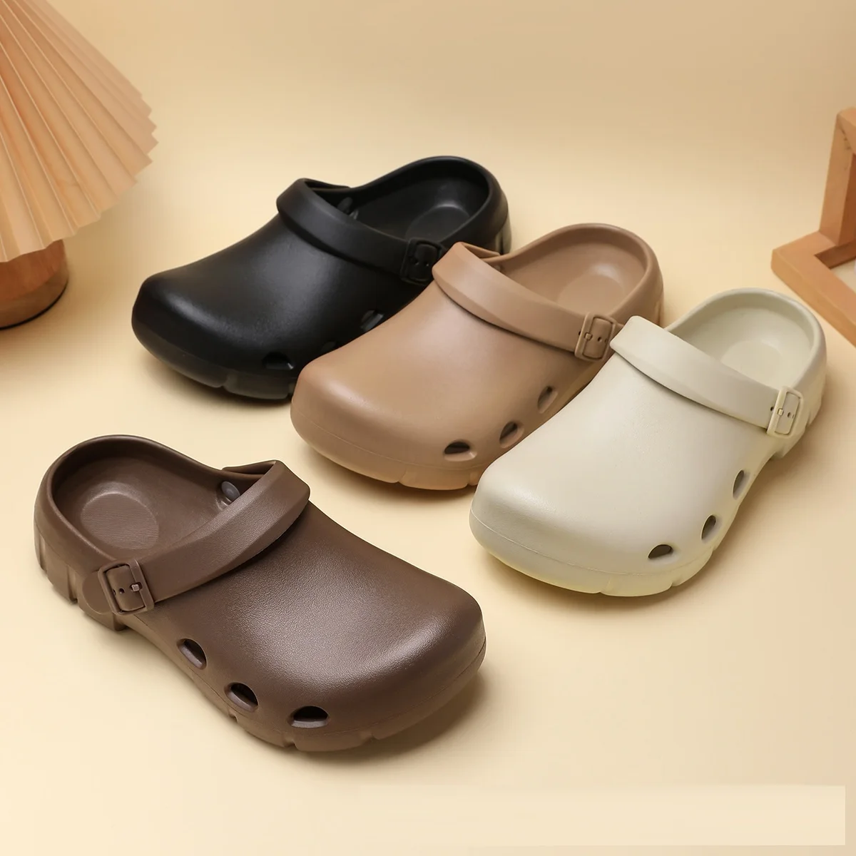 Men's Clog Shoes 2026 New Anti-Slip Breathable Cushioned Sports Platform Slippers Outdoor Wear Women Lightweight Garden Shoes