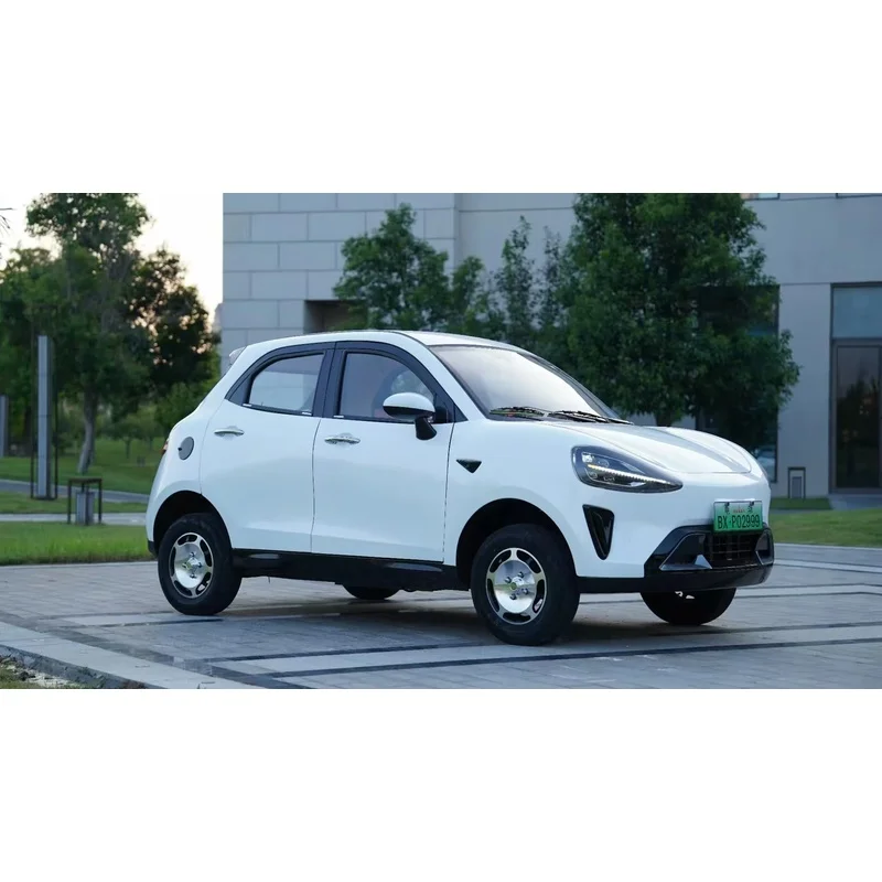5-Seater 4-Door Sedan Car Adults 3000W Motor Voice Interconnect Central Locking 401-500km Range 60Km/h
