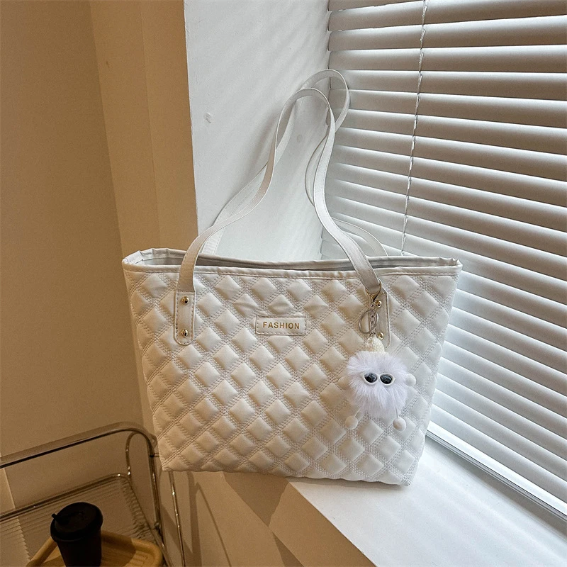 Women Quilted Tote Bag Large Capacity PU Solid Color Shoulder Bag With Pendant Fashion Shoulder Bag Square Single Shoulder Bag