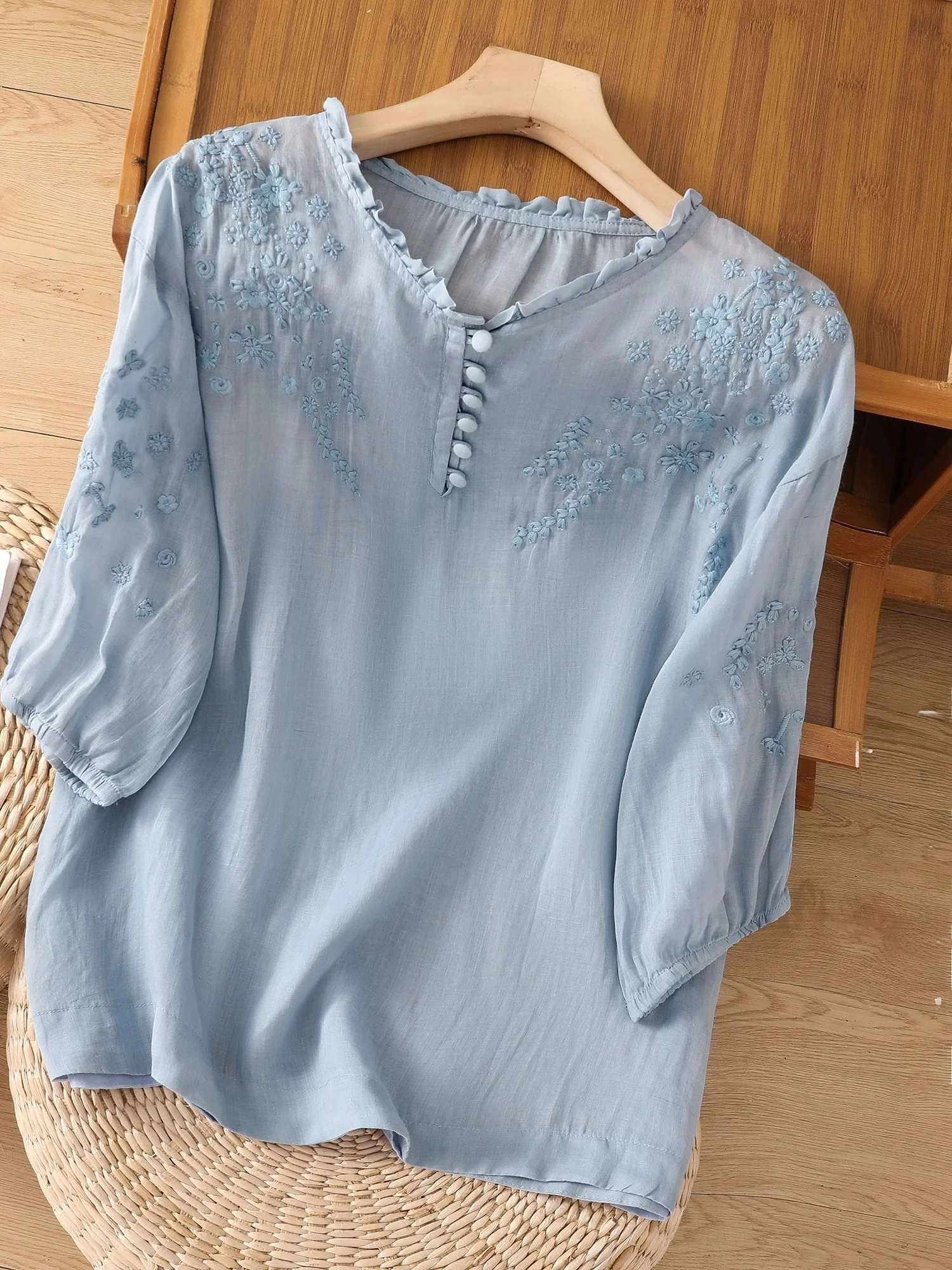 예술적인 자수 코튼 린넨 여성 엄마용 순색 린넨 탑 플로럴 레이스 칼라 루즈핏 여름 자외선 차단...