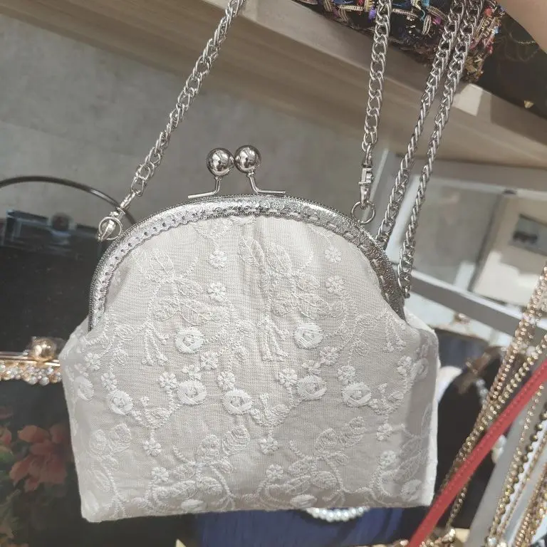 Lost in Vinatge Soft Lace Floral Embroidery Clutch Kiss Lock Bag Snap Closure Clasp Frame Sliver Chain Strap Bridal HandPurse