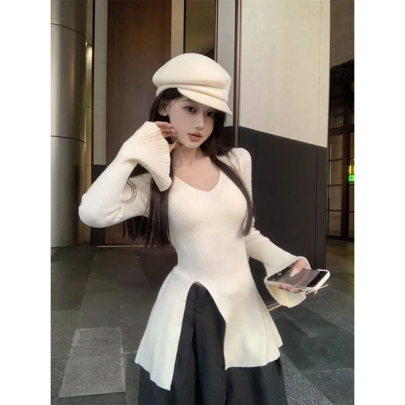 

French Vintage Elegant Irregular Meditation Knitted Sweater Autumn New Flared Sleeve Solid Color T-shirt Women's Slim-fit Tops