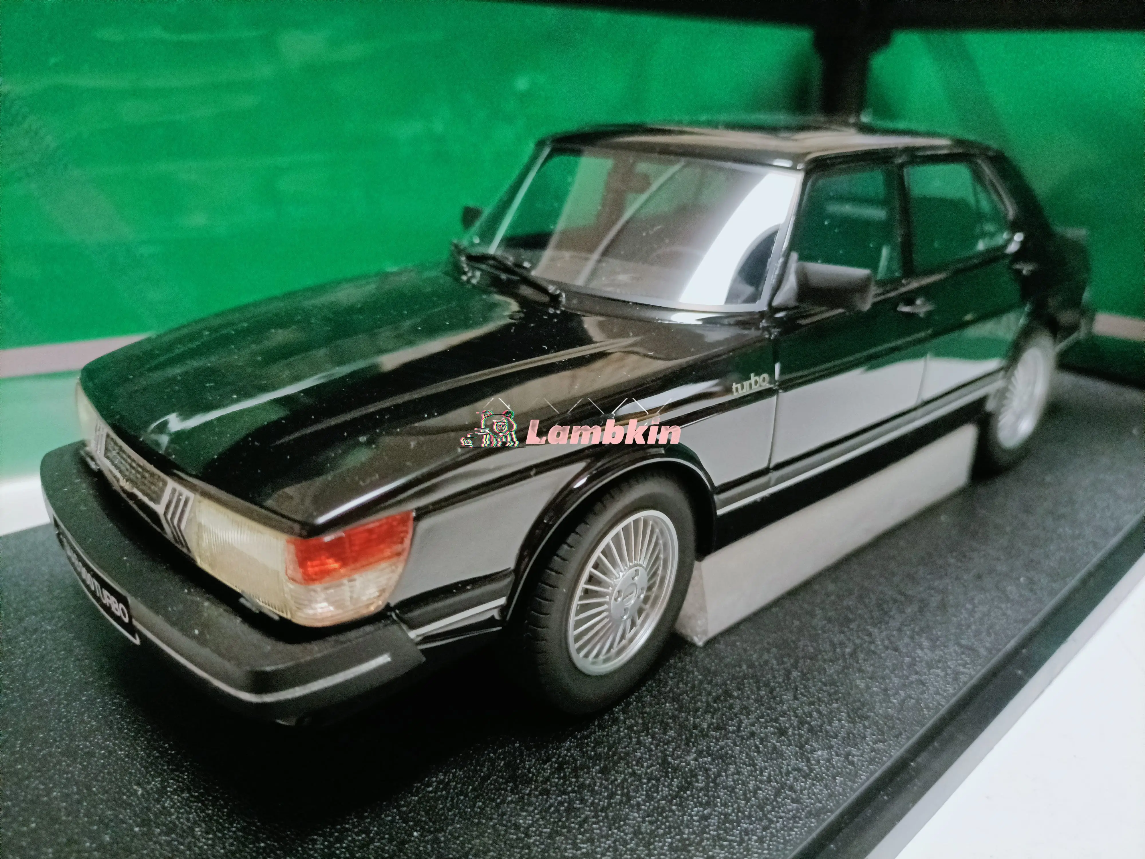 

Cult 1:18 For Saab 900 Turbo 1981 Black Squire 4 Door Limo Model Classic Old Cars Miniature Car Model