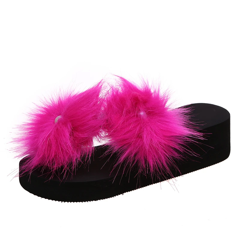 2024 Nieuwe Slippers Dames Zomerkleding Mode Hoge Hak Plateauzolen Dikke Bodem Antislip Strand Dames Teenslippers