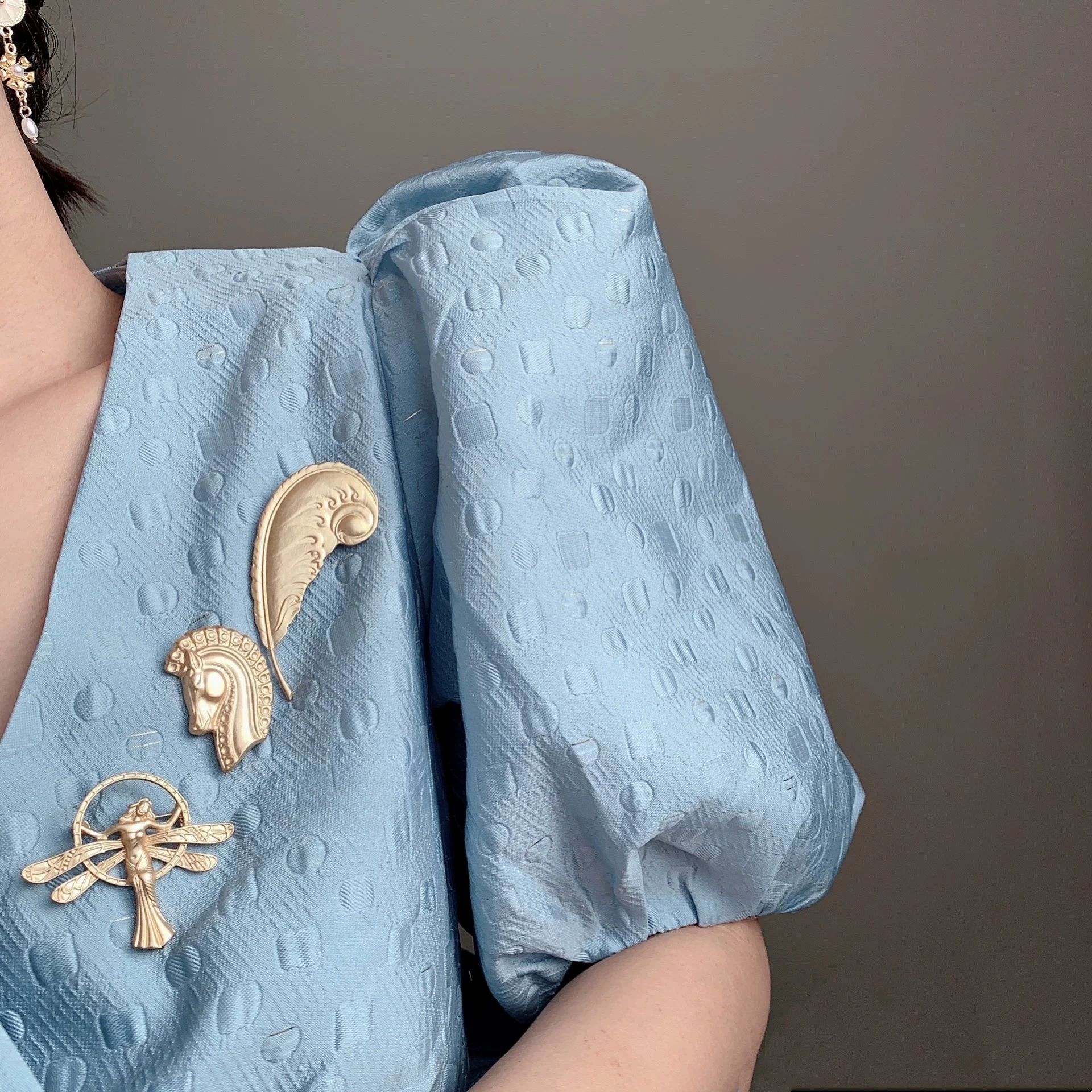 SKEDS Vintage Baroque Brooch for Women Men Fashion Jewelry Clothes Pin French Retro Design Moon Sun Corsage Elegant Gift