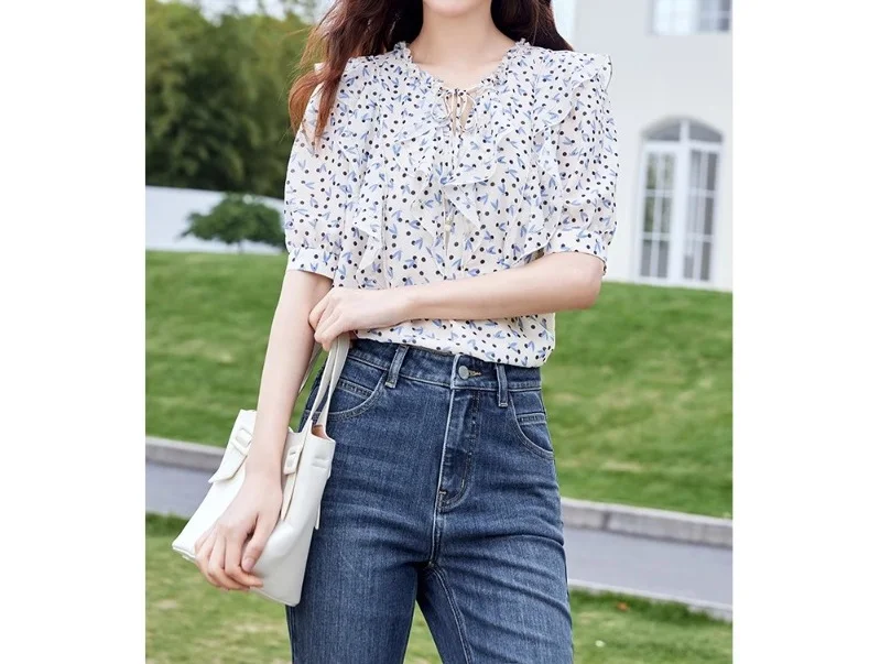 Chiffon shirt summer 2023 new women's polka dot floral bubble sleeve V-neck fairy top super fairy sweet shirt