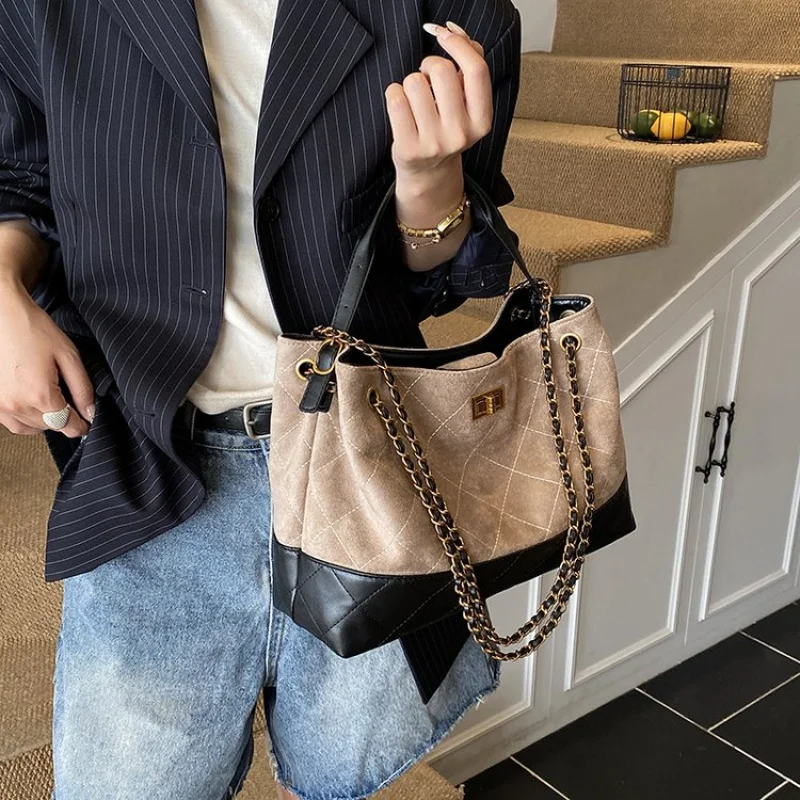 Damesschoudertas gemaakt van leer met adder-print Boasting Tirana High-End Vintage nette ruime look ​