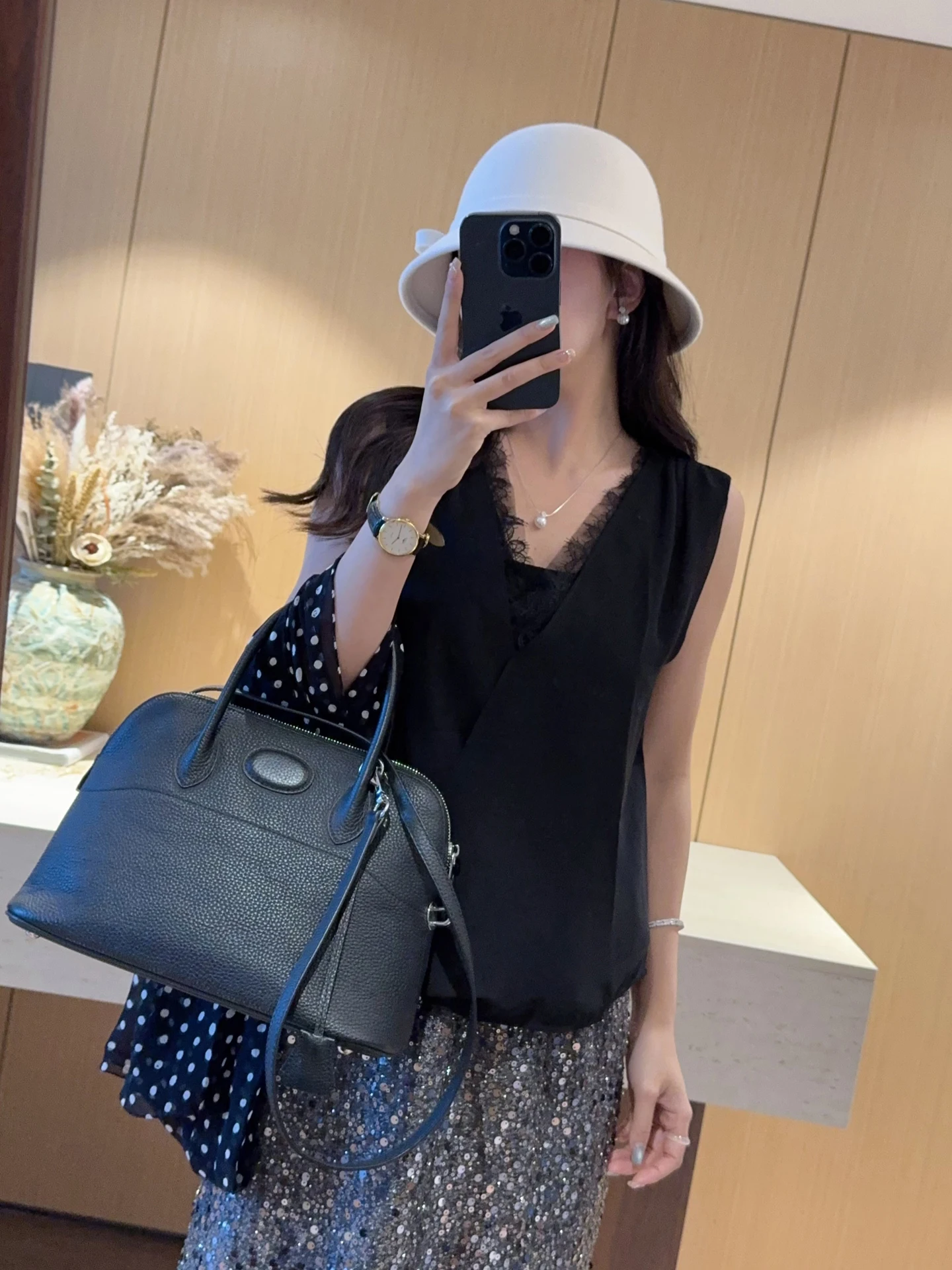 

Шелковая майка с V-образным вырезом для женщин, нижнее белье, топ-жилет, весна-лето, модная дышащая модель с кружевной отделкой, из натурального шелка, верхняя одежда