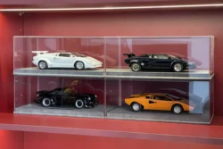 1:18 Toy Car Model Display Box Dust Cover Leather Base Acrylic Material Show Box  Not Including Car