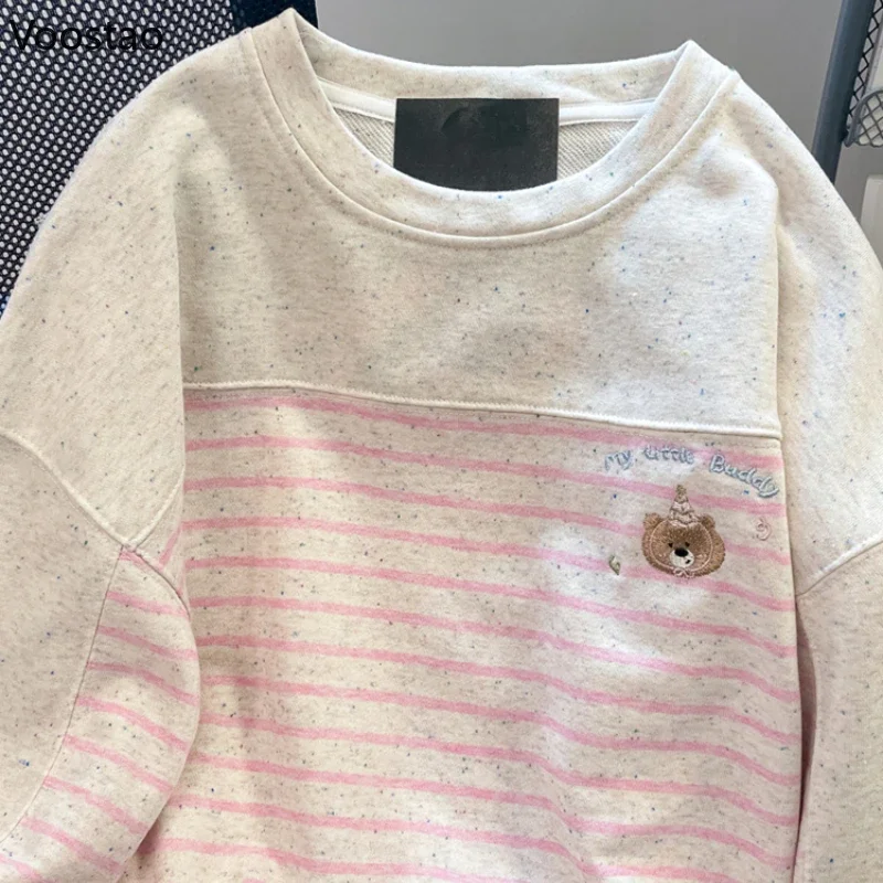 Sudaderas con bordado de oso pequeño Kawaii para mujer, sudaderas con capucha de manga larga a rayas de dibujos animados, jerséis sueltos Harajuku