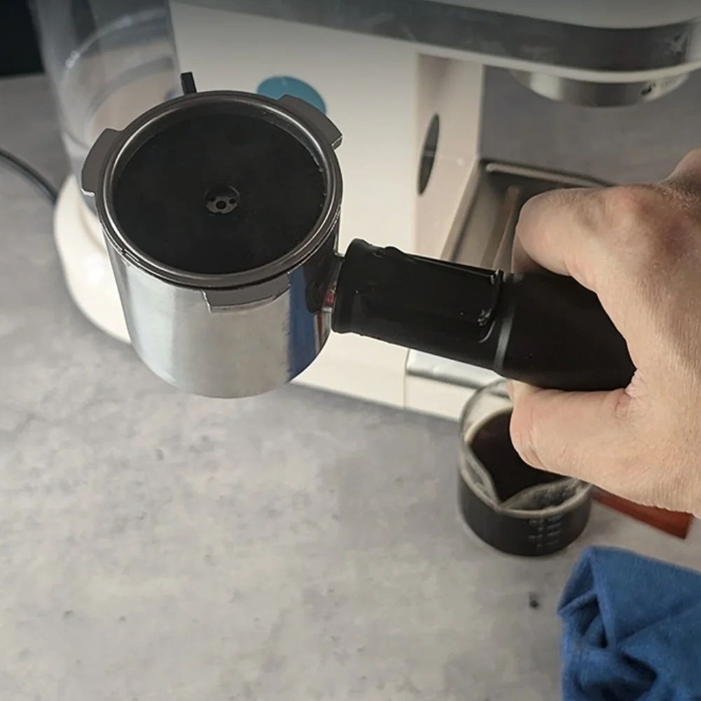 poignee-de-portafiltre-51-mm-pour-systemes-d'extraction-de-cafe-en-dosettes-compatible-avec-les-poignees-ergonomiques-37-mm-et-28-mm-et-le-panier-nettoyable